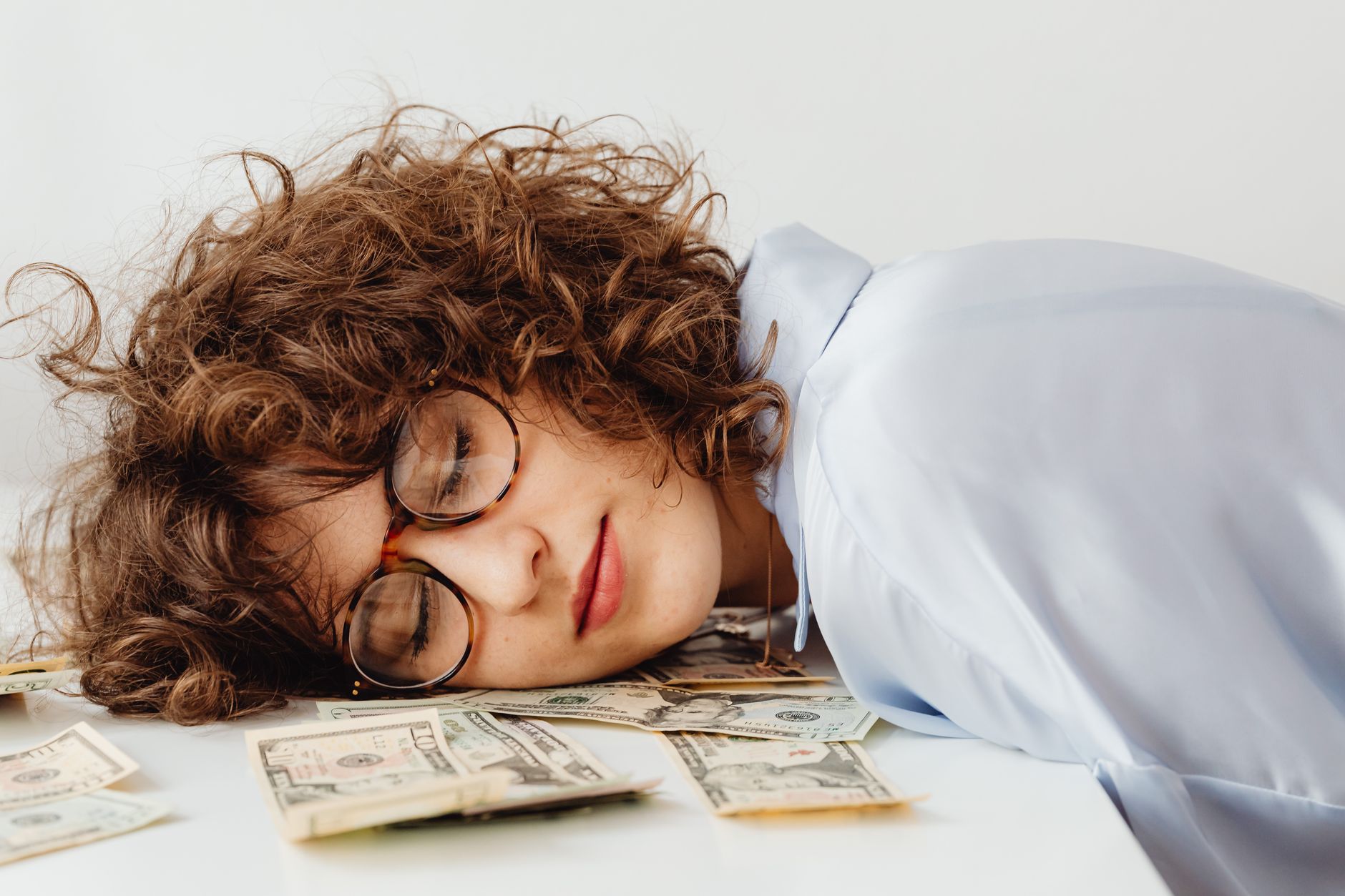 Sleep Money Stress Connection: Why It’s a Loop